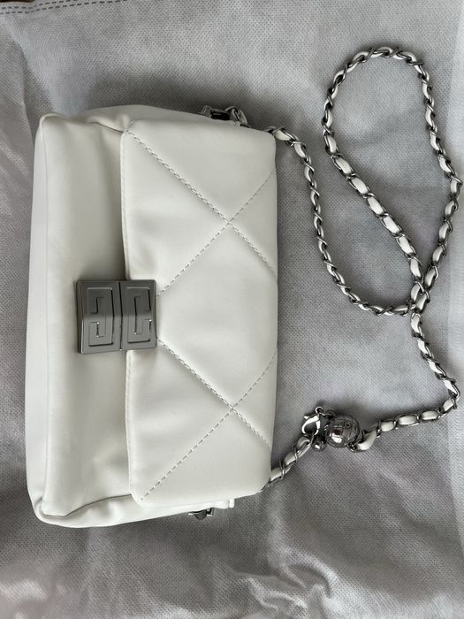 Срочно!!! Белая сумочка Fendi со скидкой!!!
