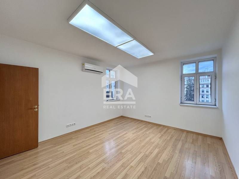 Дава се под наем Офис в София, Център - 89 кв.м за 1525 € - Снимка #5