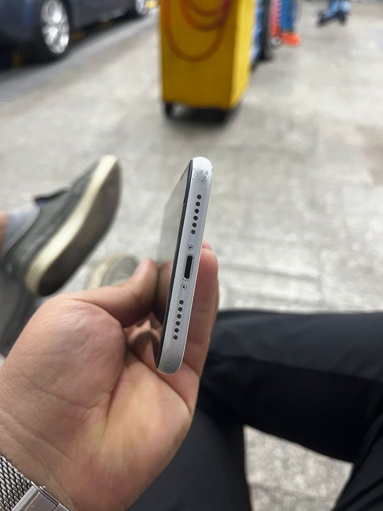 Продам Iphone XR 64GB