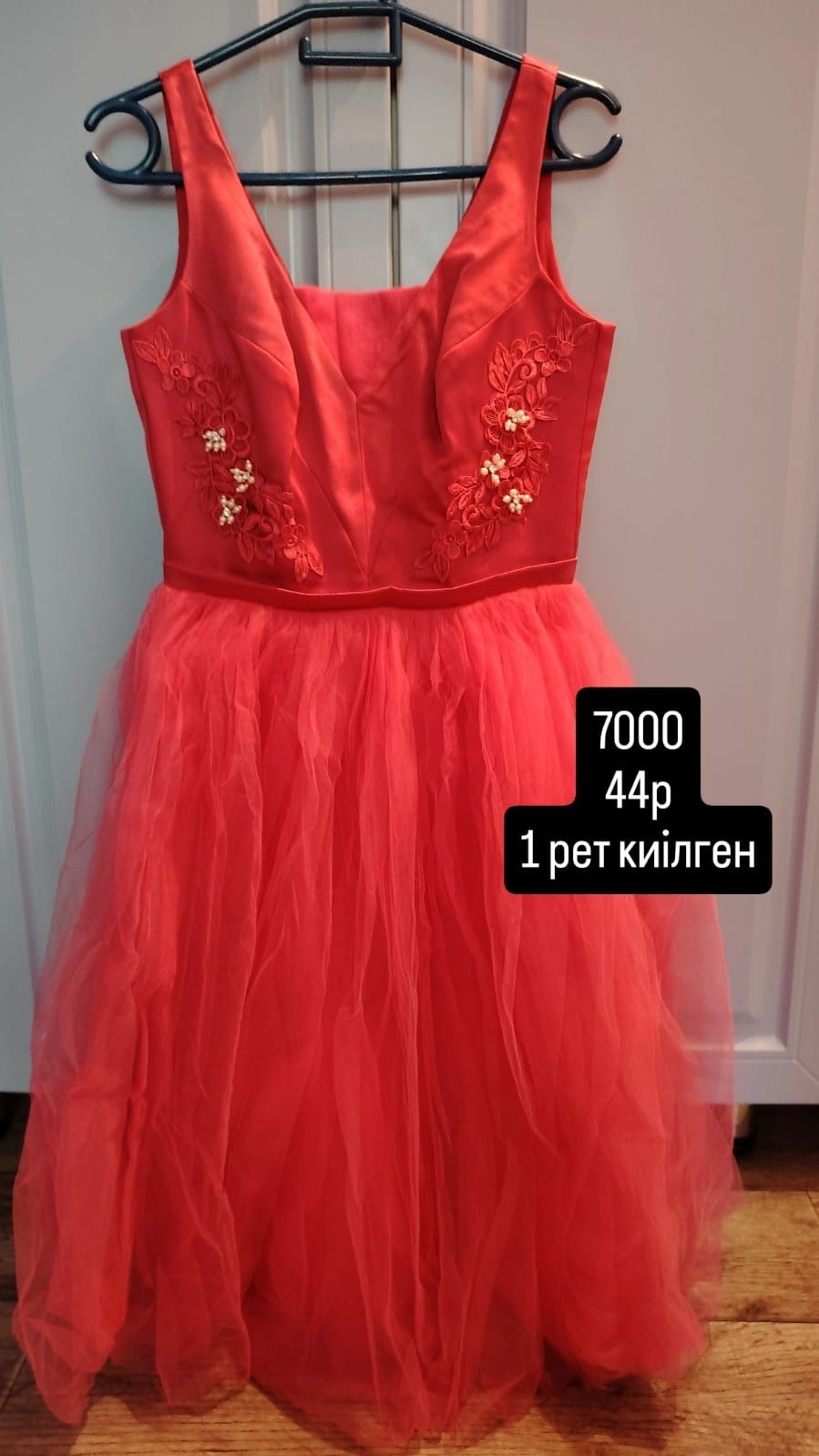 Продам б/у вечерние платья