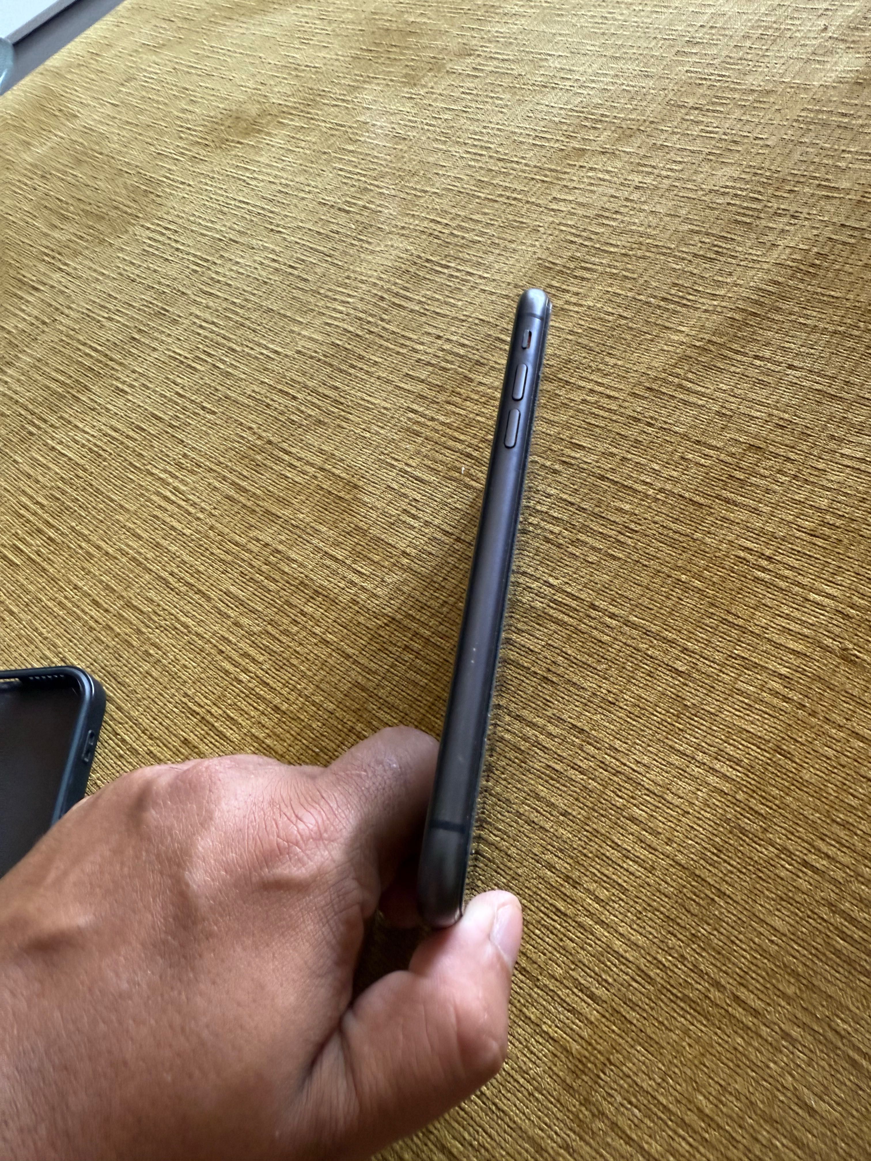iPhone 11 64гб черен