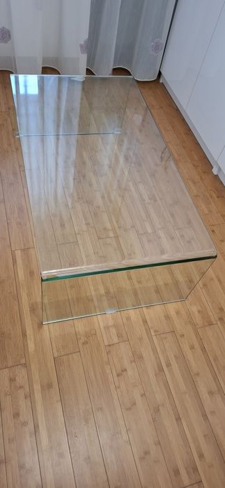 Masă de sticlă în condiții excelente