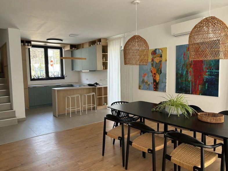 Дава се под наем Къща в София, Симеоново - 195 кв.м за 2799 € - Снимка #1