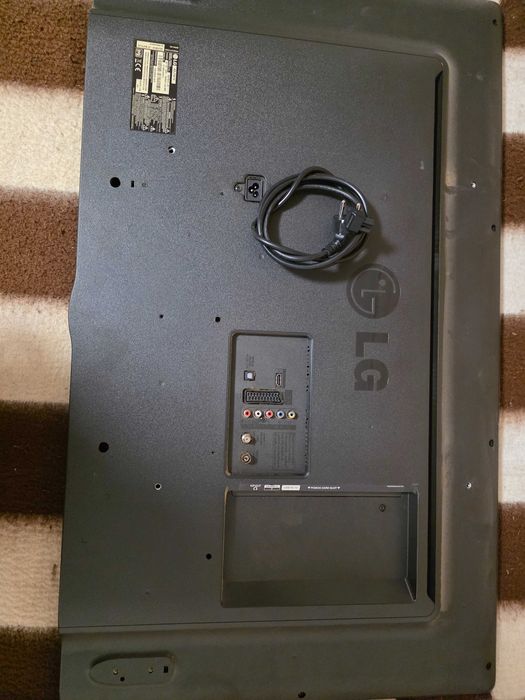 Телевизор LG 43 инча + стойка