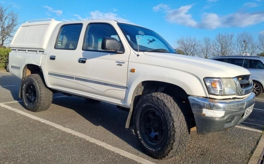 Autoutilitară Toyota Hilux 2.5 d4D 102 cai cu TVA si vamă platită