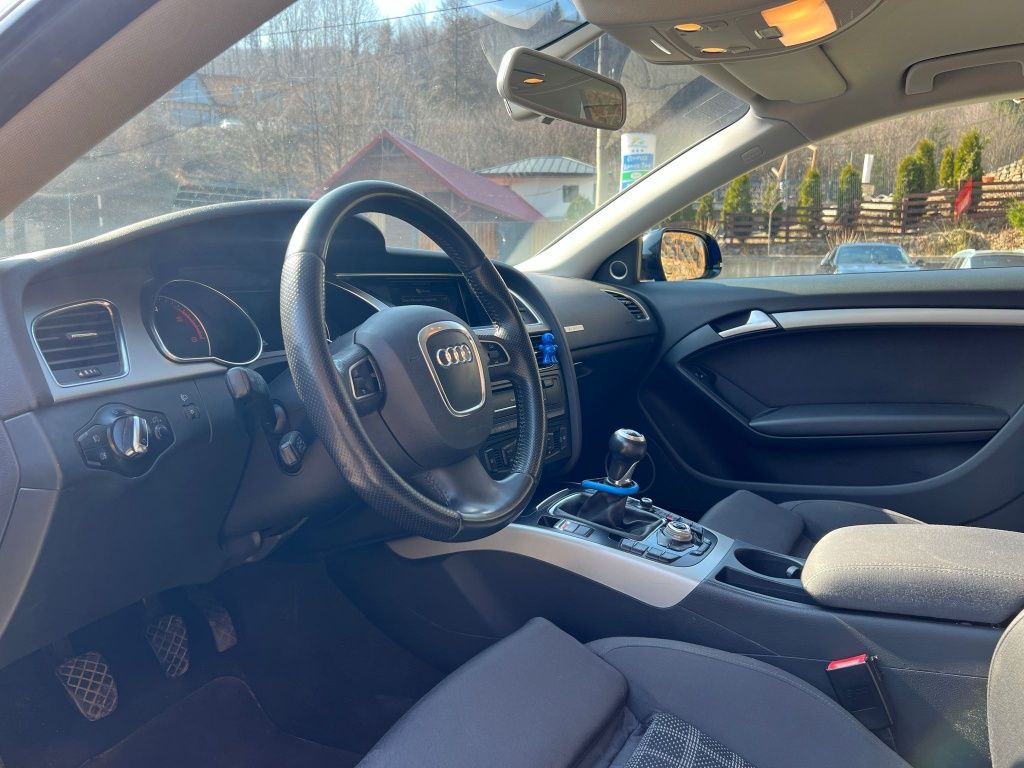 Vând Audi A5 quattro