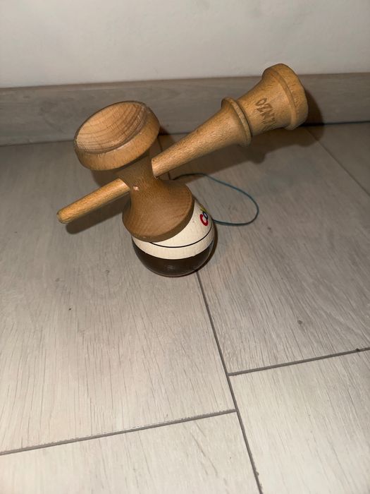 Vând kendama krom lorenzo