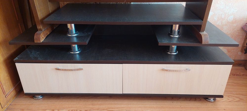 Продам тумбу под телевизор