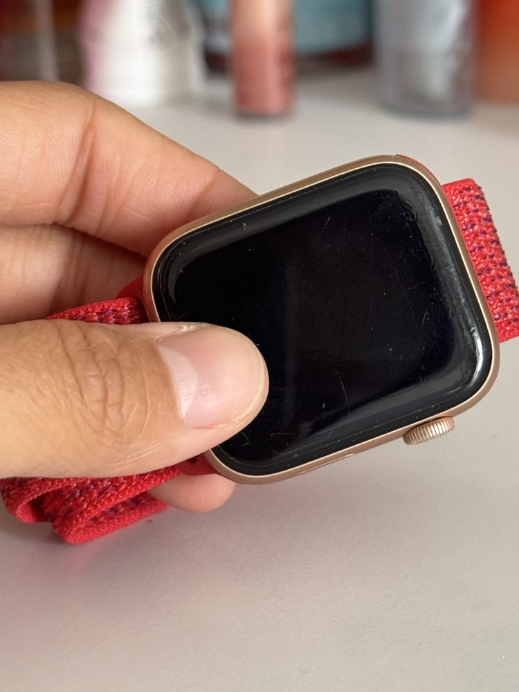 Продам apple watch series 5