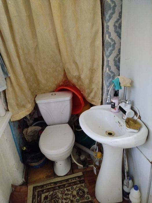 Продаётся комната по Саина 28