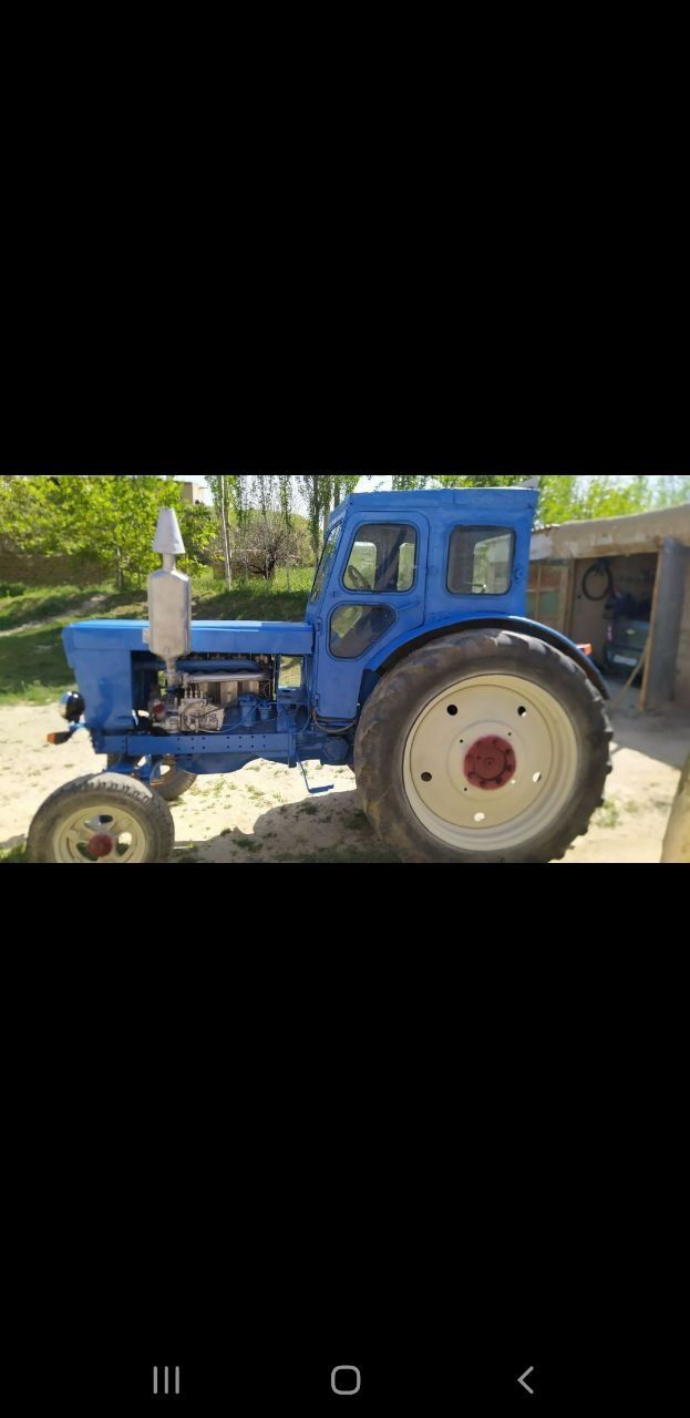 Traktor sotiladi