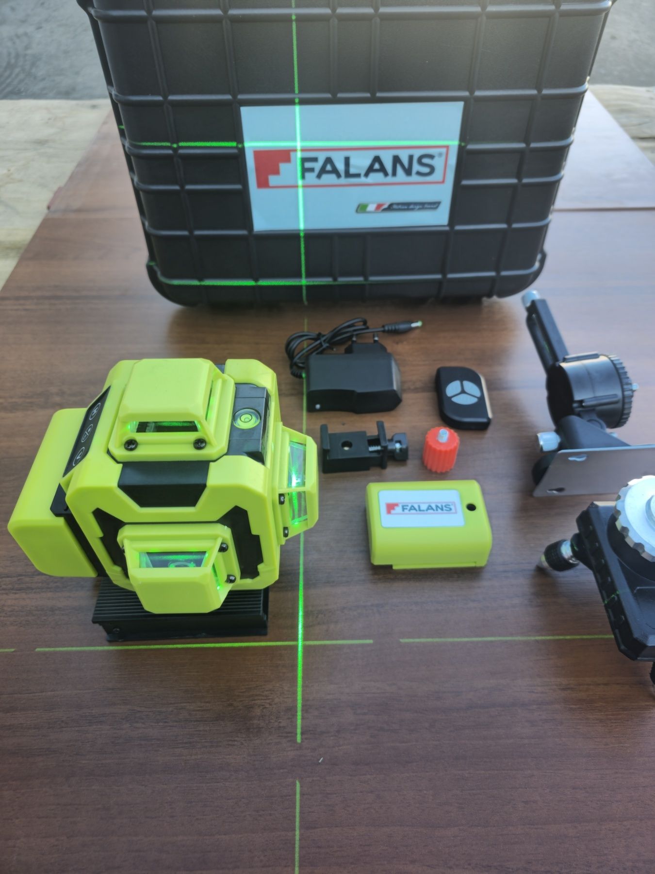 НОВ 4D Лазерен нивелир Falans 16 линии подарък батерия