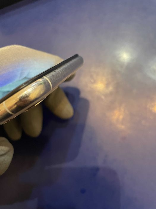 Продавам бял iPhone 11 Pro max 64gb