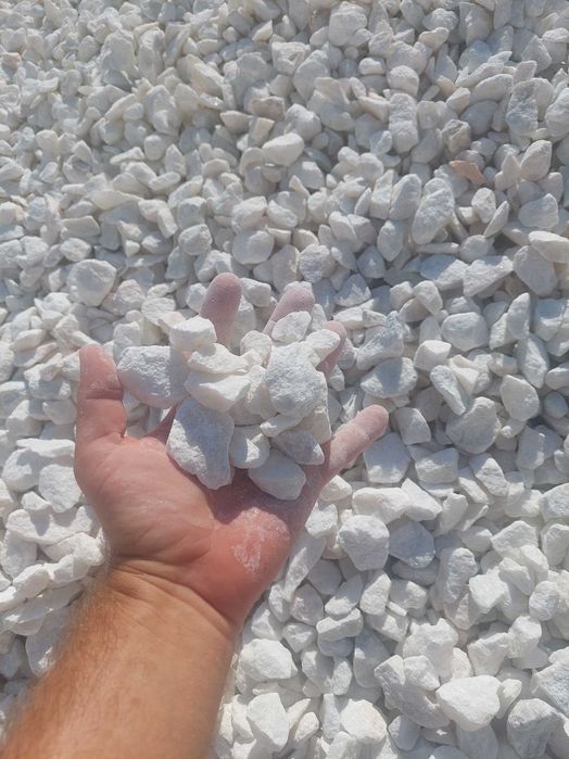 Marmura alba decorativă