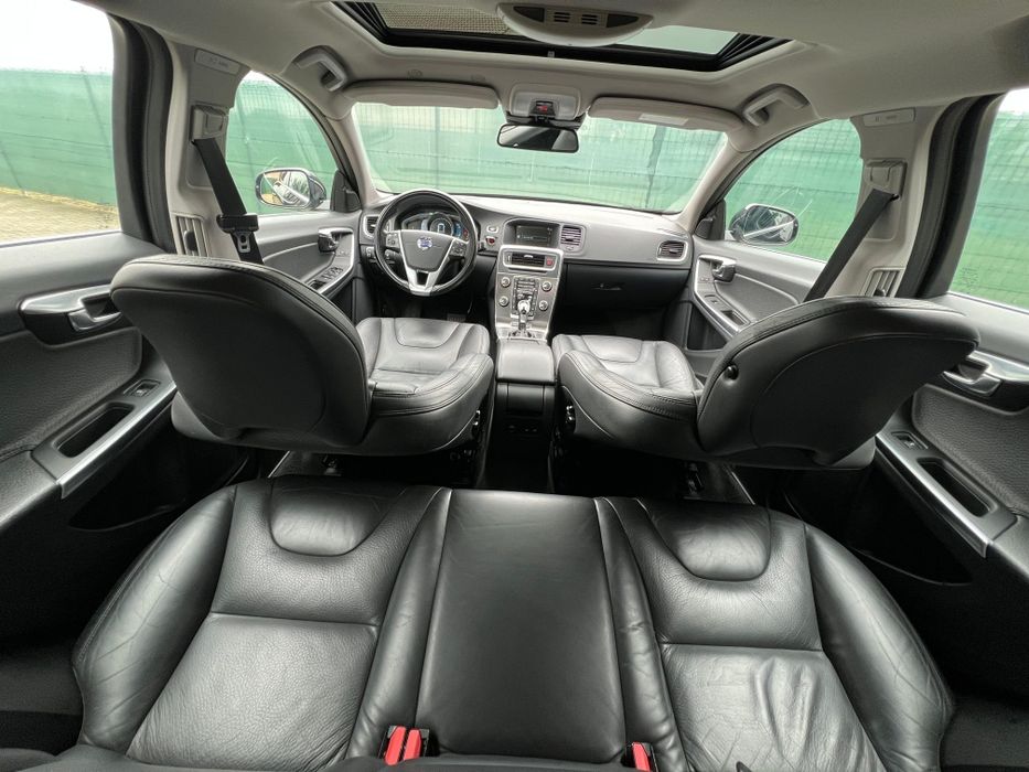 Volvo V60 2.4 D6 Plug-in Hybrid 283cp/Automat/Navigatie/Garanție/Rate