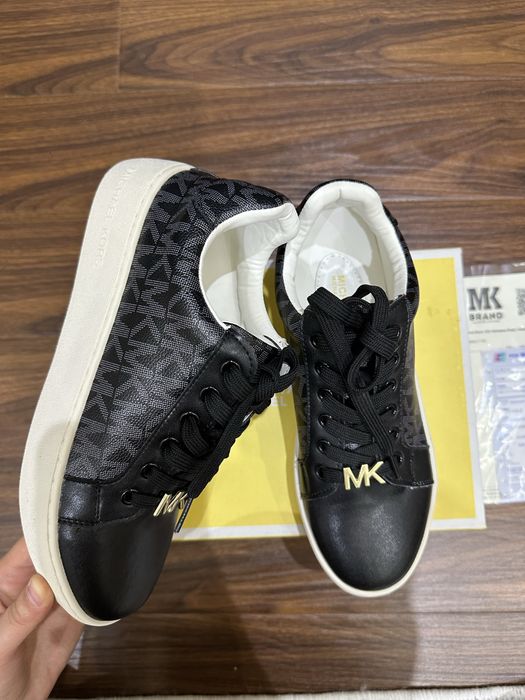 MICHAEL KORS ancha yil kiyasila