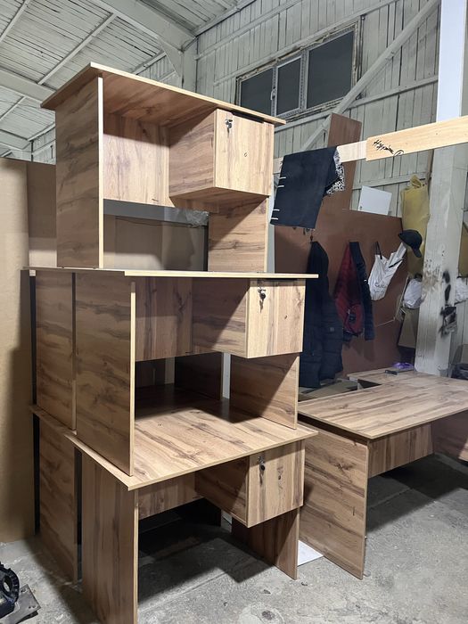 Офисные/Письменные столы с шкафчиком на заказ