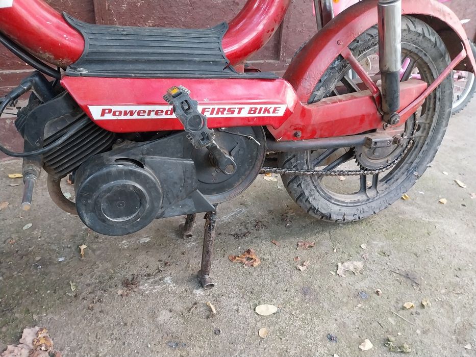 Moped cu pedale foarte bun