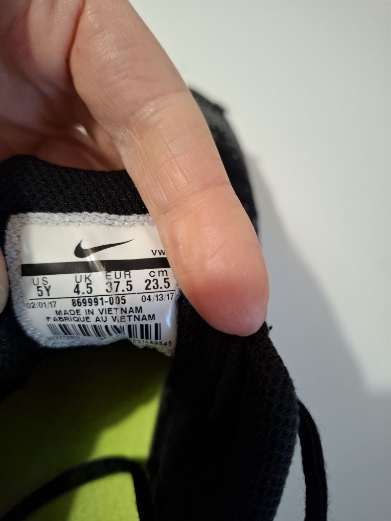 Маратонки Nike 37.5