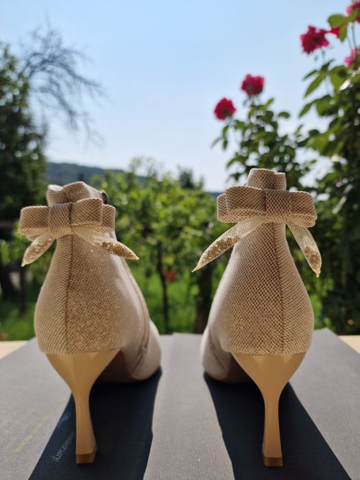 Botine noi de vanzare