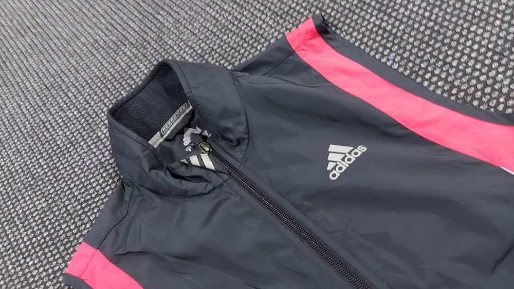 Adidas шушляков елек S размер