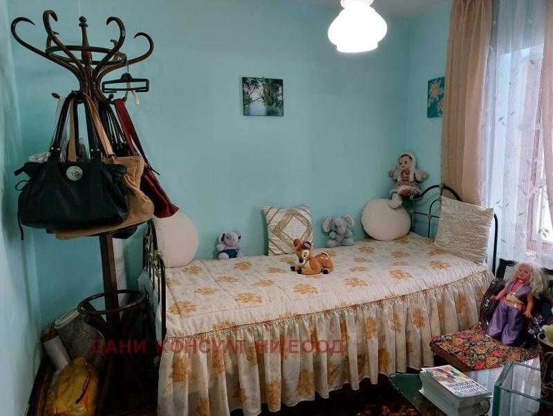Две къщи в един двор в с. Димча