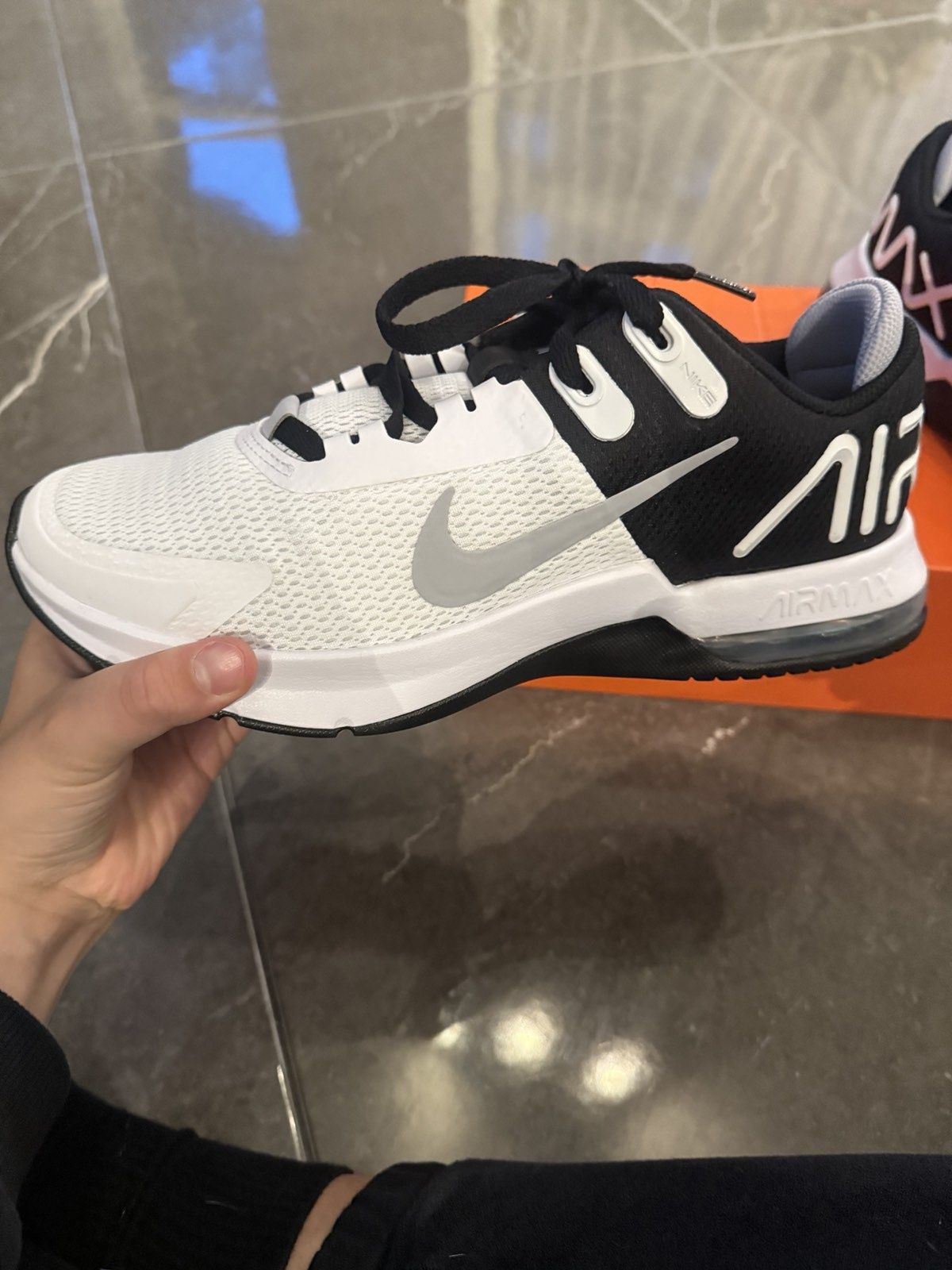 Продавам маратонки nike air max trainer 4