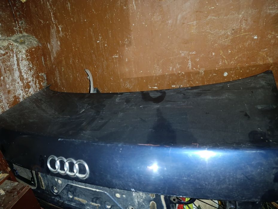 Ппродам крышку багажника Ауди 80 б4