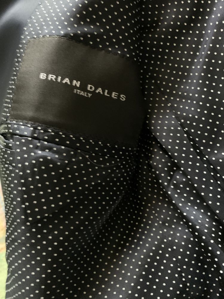 Мъжки костюм BRIAN DALES,размер М(48),Чисто нов!