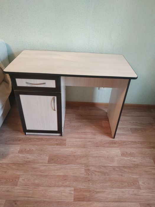 Продам письменный стол
