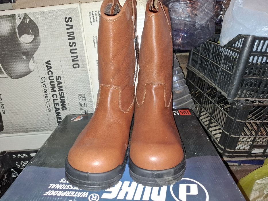 Продаются кожаные сапоги
