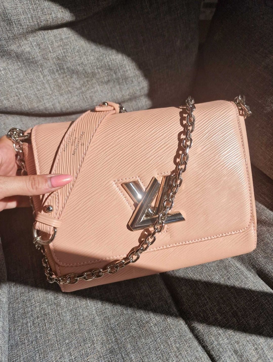 Чанти до 350лв (Valentino; Burberry)
