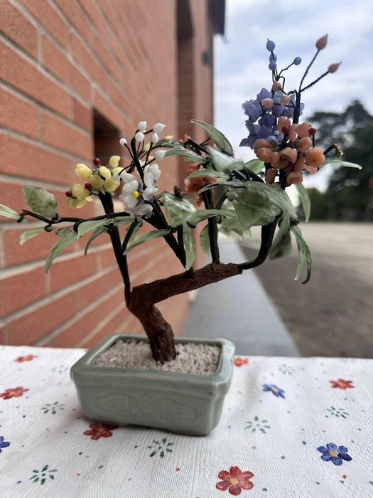 Copac- bonsai, din piatra naturala de jad