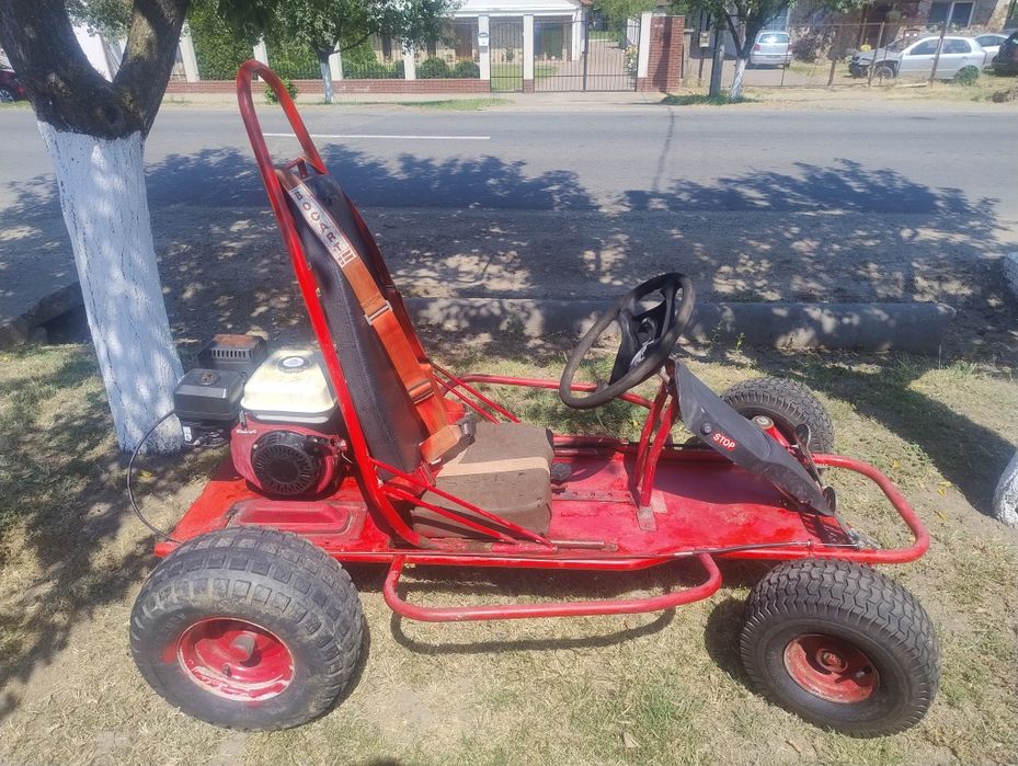 Vînd gocart cu motor