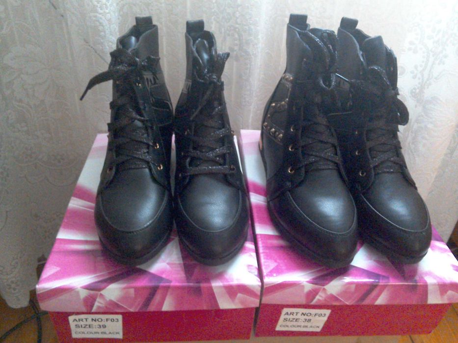 Ghete/botine negre NOI, piele ecologică, pe şiret, cu ţinte şi nituri