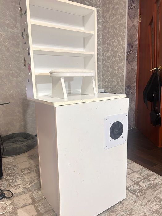 Продам маникюрный стол