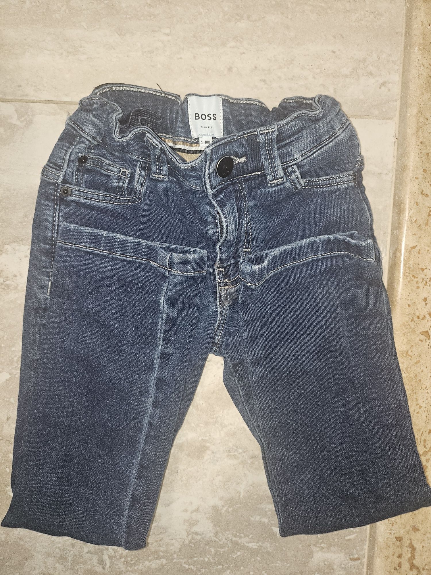 Маркови дрехи за момче на 5 години Armani , Boss , Guess