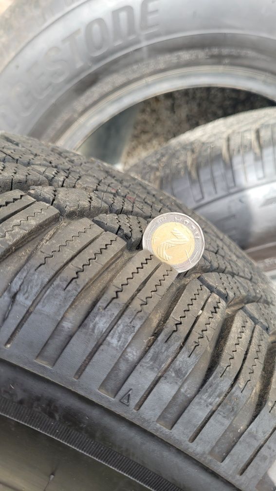 Bridgestone Blizzak LM005 215/70/16 SUV