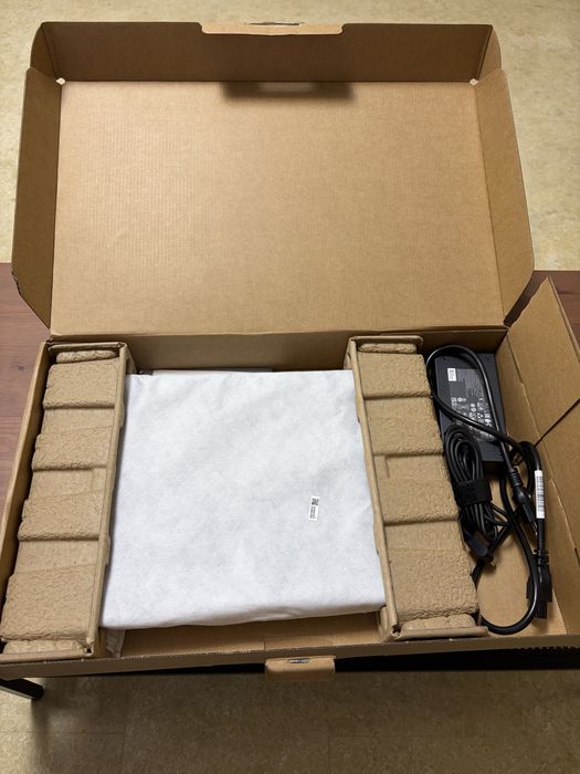 Laptop gaming Acer Nitro V15 NOU Intel I7/ RTX 5060/165hz /1tb/16gb