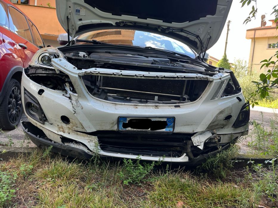 Volvo XC60 – 2010 – 2.4 D5 – Avarie față – Radiată Italia
