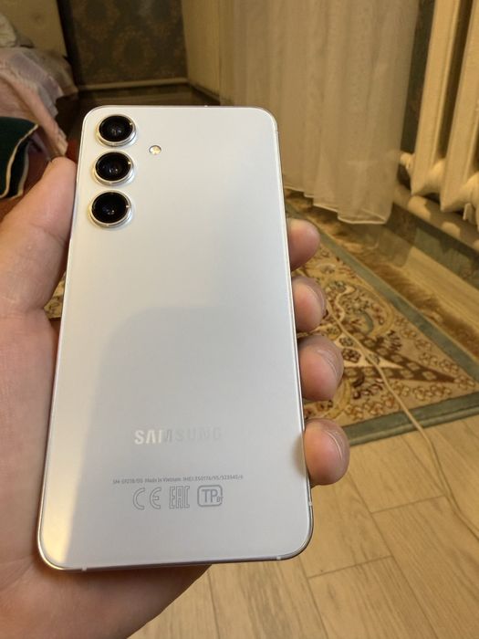 Samsung Galaxy s24 white 256gb