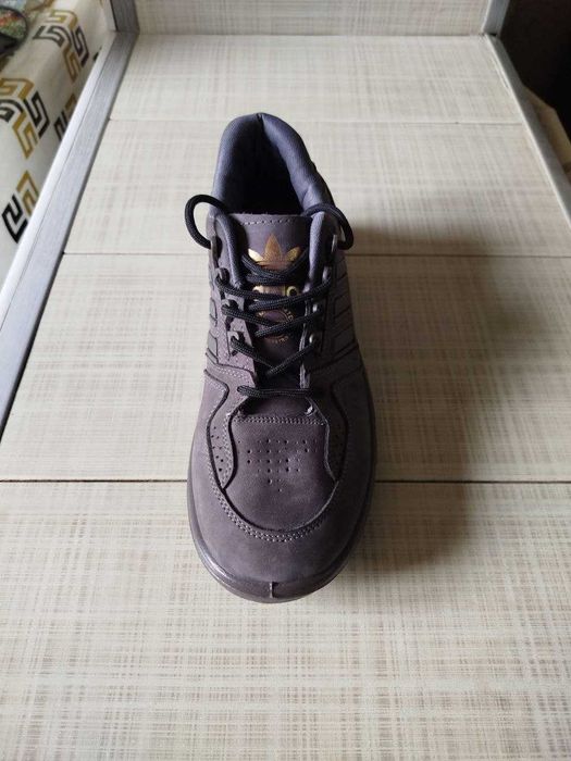 Продаю  новые качественные кроссовки Adidas р 43 звоните смело