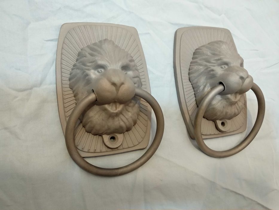 Декоративные ручки для дверей, мебели.