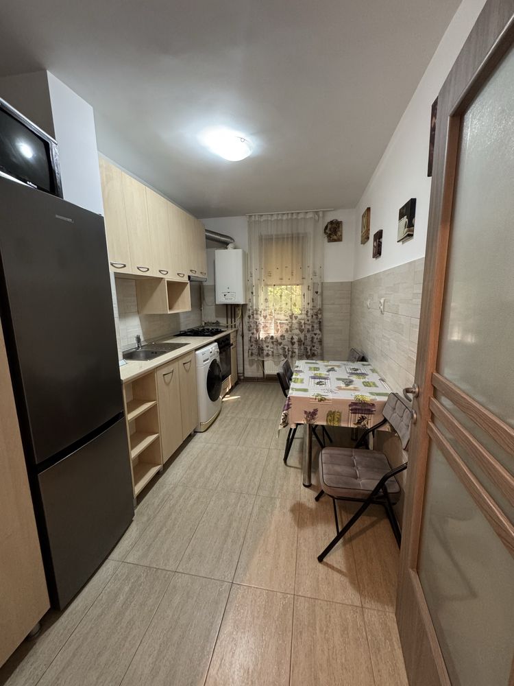APARTAMENT de  INCHIRIAT  complet mobilat și utilat