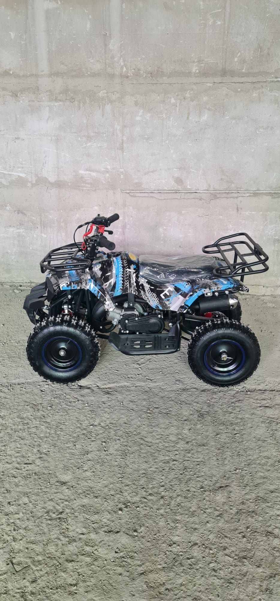 ATV Quad adus din Germania cu motor pe benzina in 2 timpi cu roti pe 6