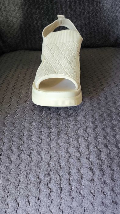 Дамски сандал , цвят бежов