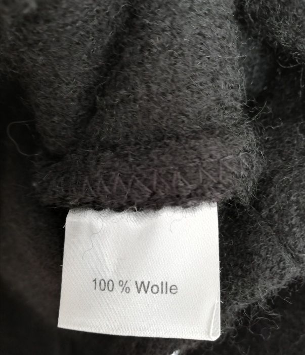 Vand jacheta neagra 100% lana fiarta, marimea L 44/46