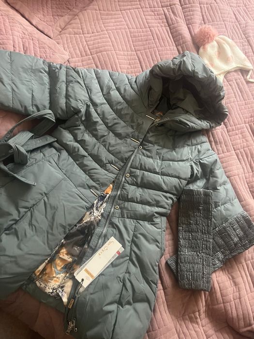 Куртка очень хоршая новая не разу не одивали женская для девочек