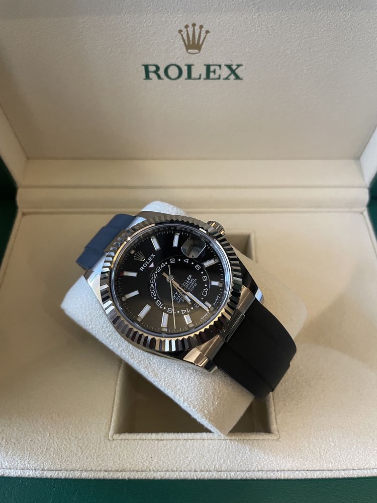 Часовник Rolex Sky-Dweller 18k White Gold Black Dial Oysterflex