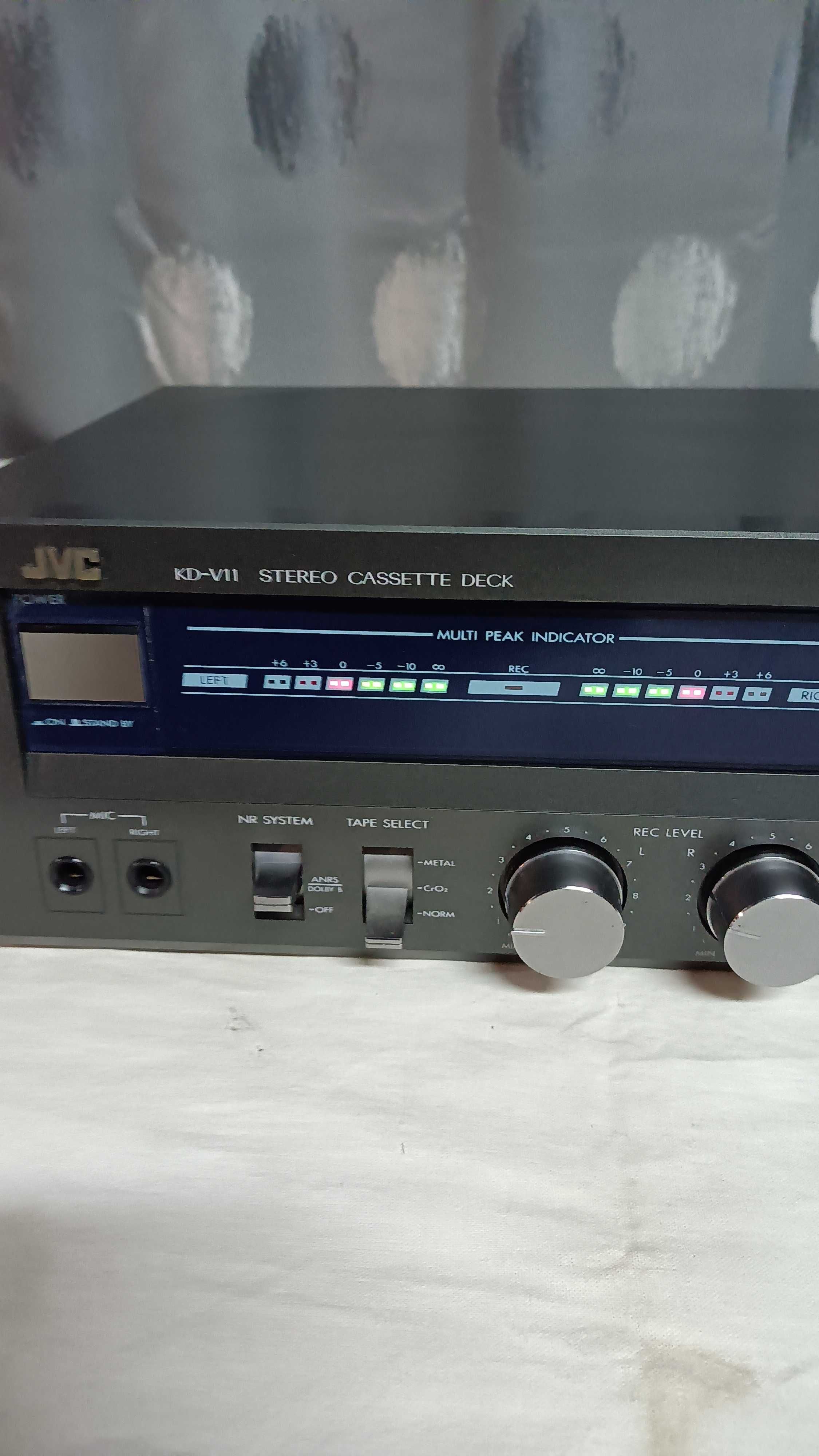 JVC KD V11 stereo cassette deck retro